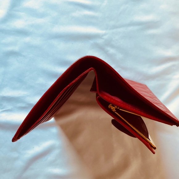 Chanel CC Kiss-lock red leather wallet - Picture 9 of 16